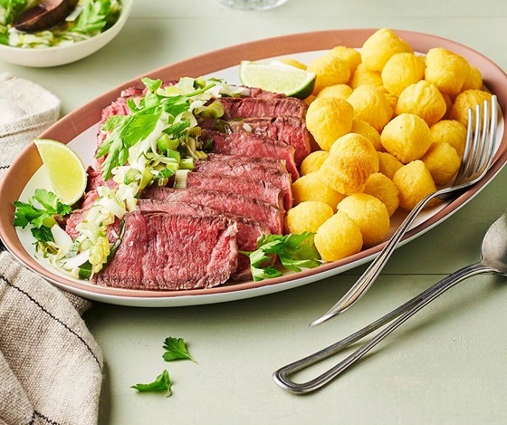 Côtes de bœuf, sauce chien et Pommes Noisettes