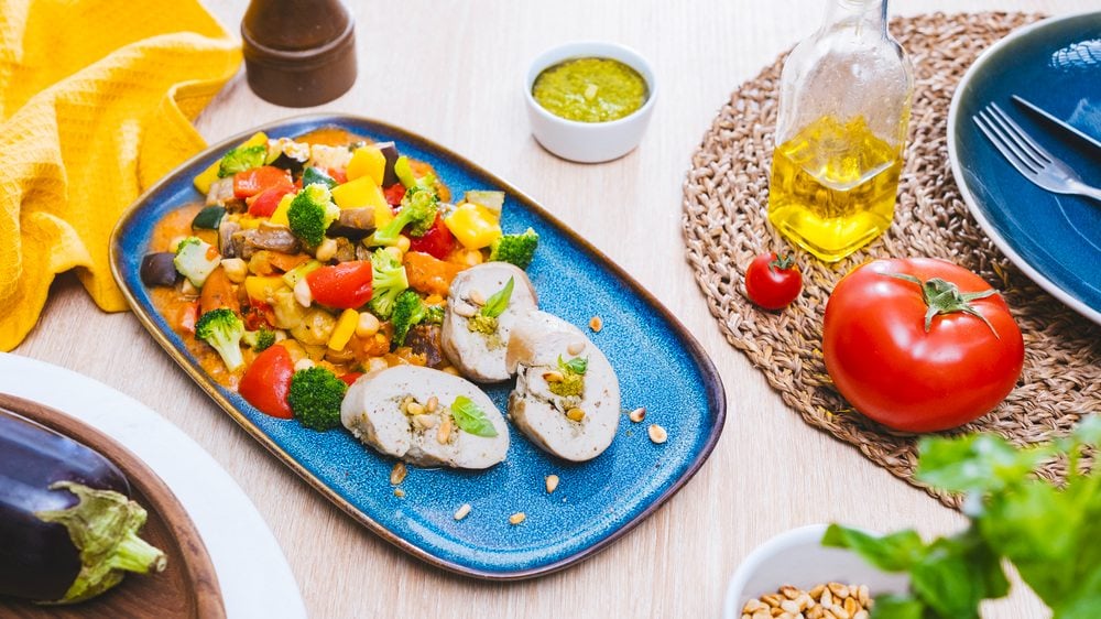 Ballotine de poulet au pesto, légumes du soleil
