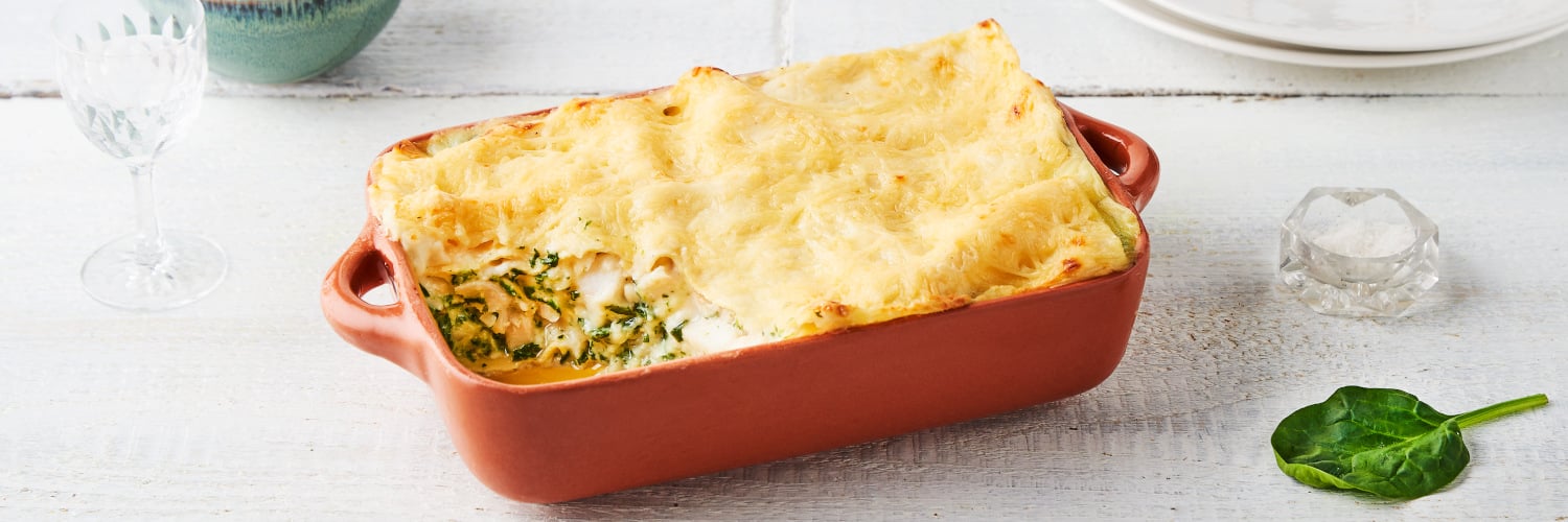 Plats de saumon accompagné d'épinards et gnocchis