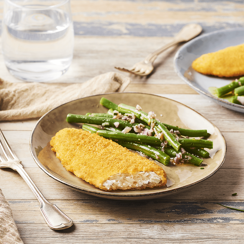 Filets Panés de Cabillaud, sauce tartare et salade tiède de haricots verts