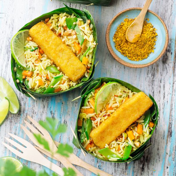Bâtonnets de poisson pané Croustibat et paniers de riz au curry