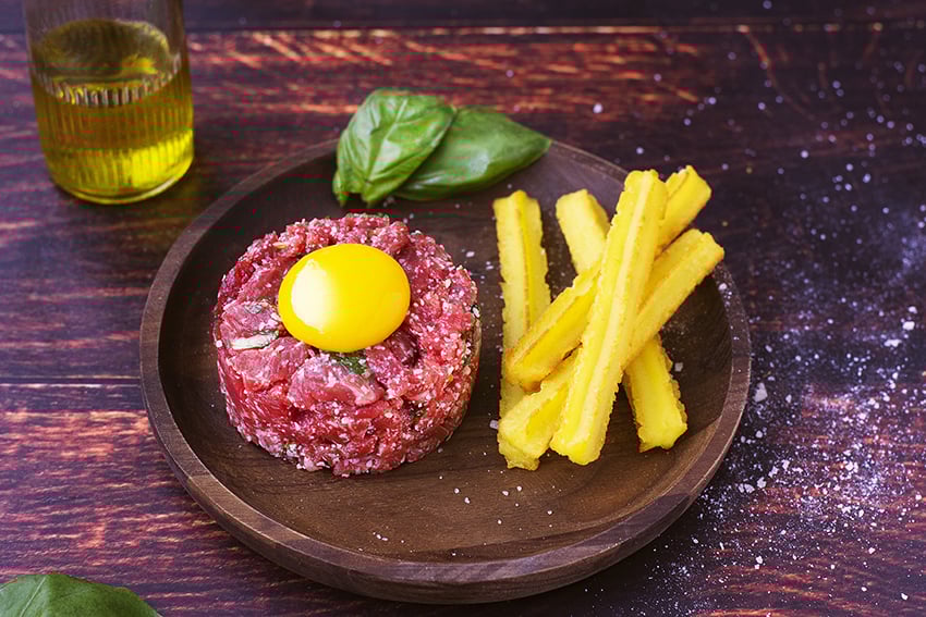 Tartare de bœuf et ses churros de pomme de terre