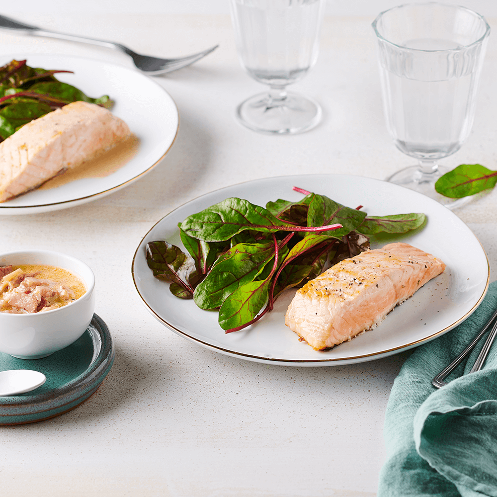 Pavé de saumon rôti à l'ail et lardons fumés