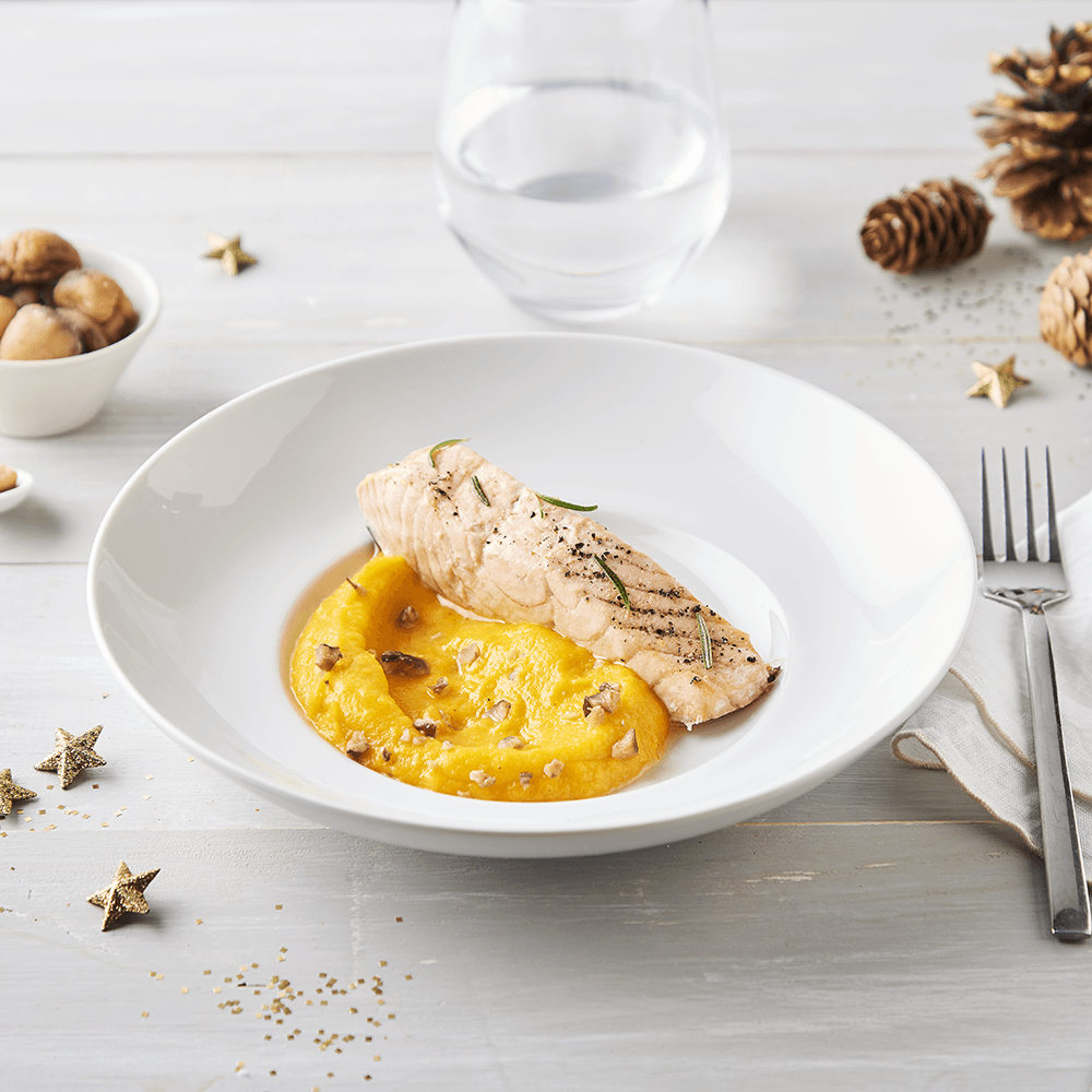 Pavé de saumon Atlantique à la vapeur au romarin, purée de potimarron