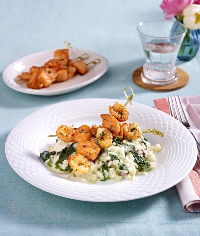 Risotto aux épinards et ses brochettes de crevettes au saumon